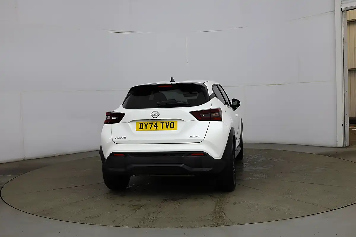 Used 2024 Nissan Juke N-Connecta White - Interior and Exterior details 4