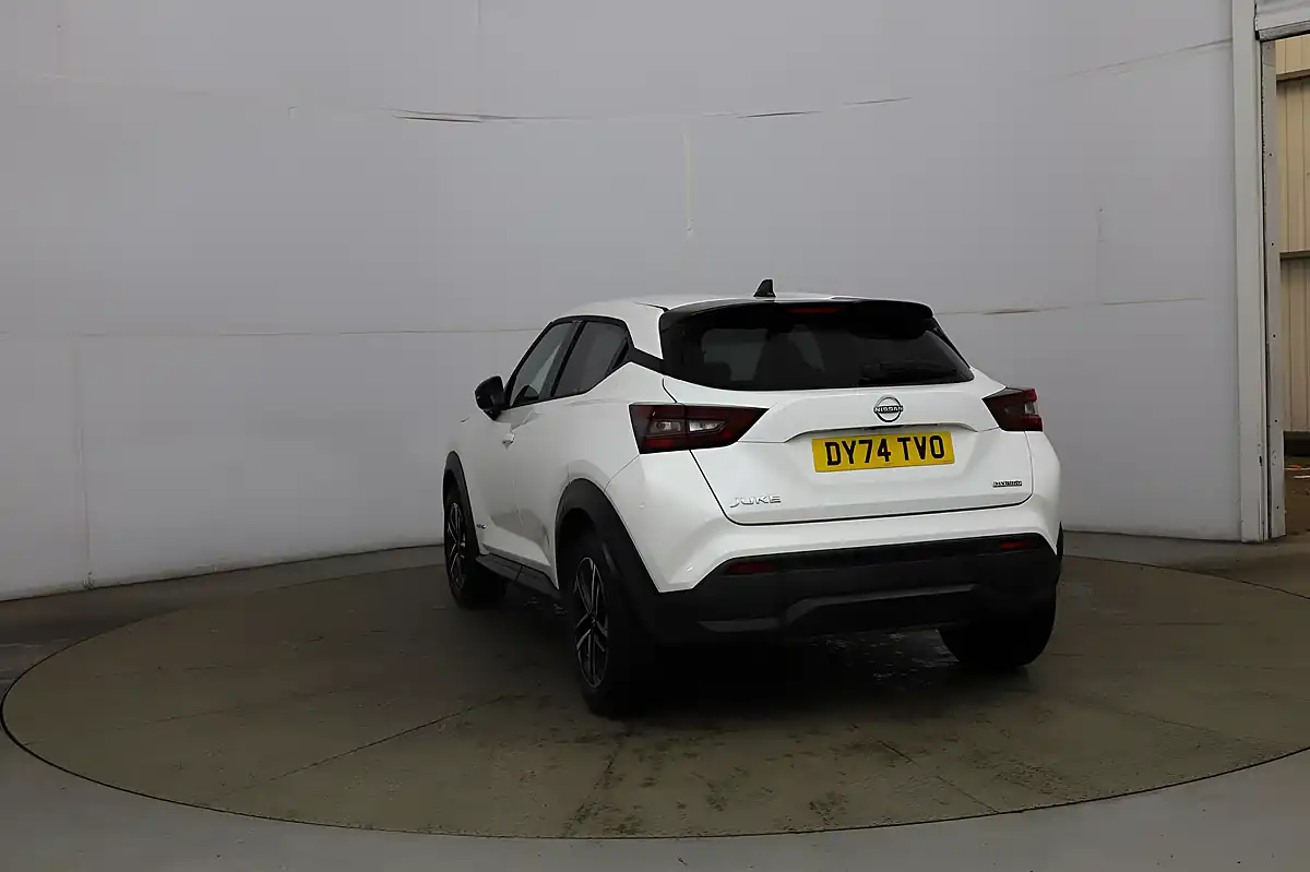 Used 2024 Nissan Juke N-Connecta White - Interior and Exterior details 5