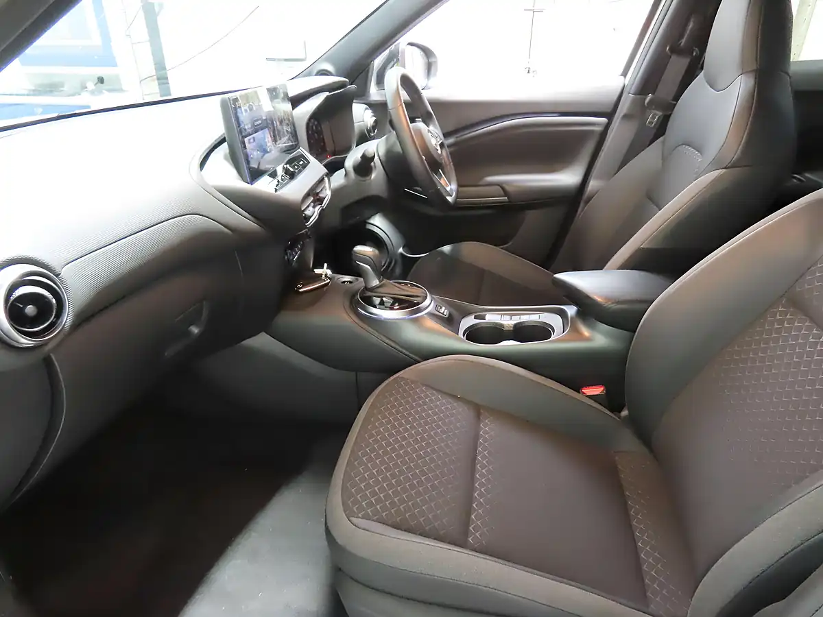 Used 2024 Nissan Juke N-Connecta White - Interior and Exterior details 9