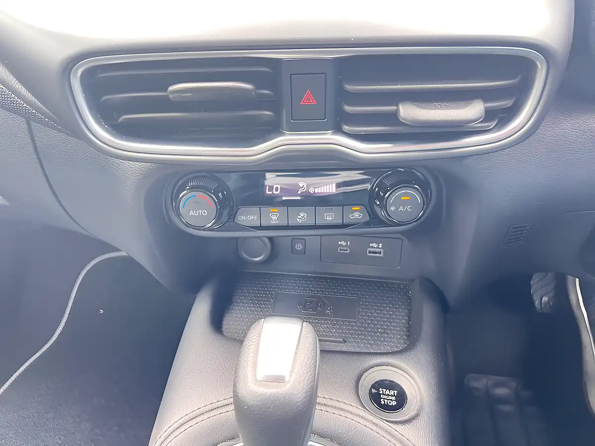Used 2024 Nissan Juke N-Connecta Yellow - Interior and Exterior details 13