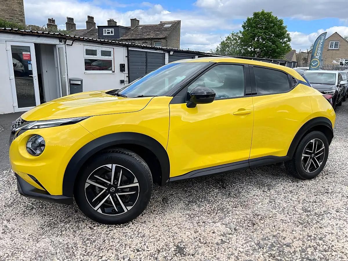 Used 2024 Nissan Juke N-Connecta Yellow - Interior and Exterior details 3
