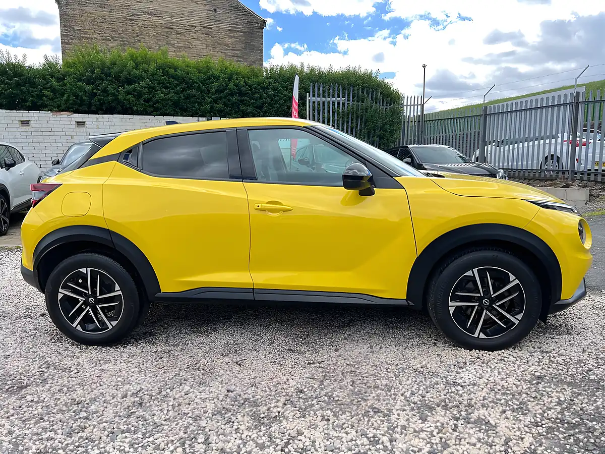 Used 2024 Nissan Juke N-Connecta Yellow - Interior and Exterior details 6