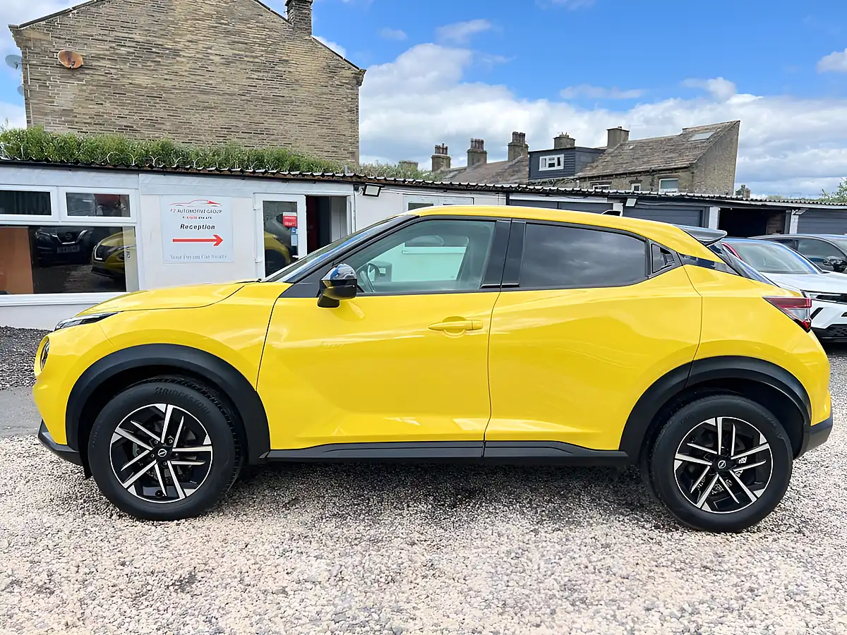 Used 2024 Nissan Juke N-Connecta Yellow - Interior and Exterior details 7