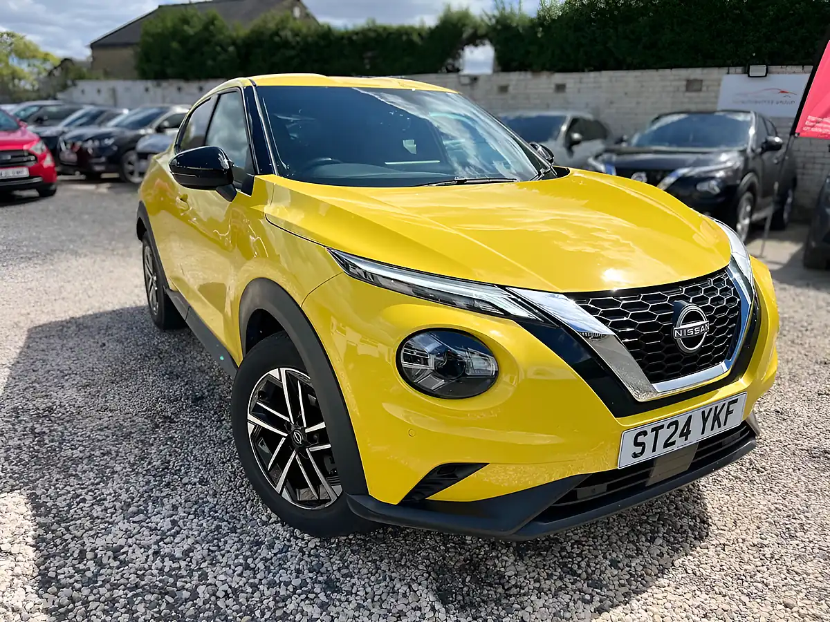 Used 2024 Nissan Juke N-Connecta Yellow - Interior and Exterior details 8