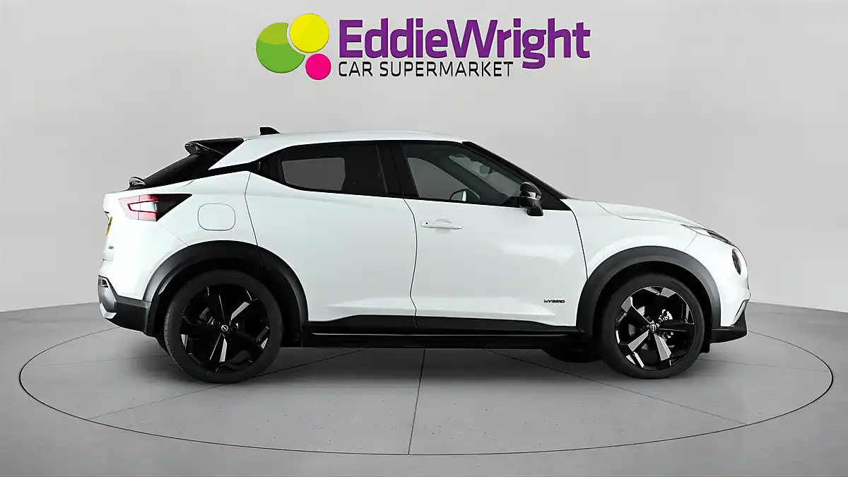 Used 2024 Nissan Juke Tekna White - Interior and Exterior details 8