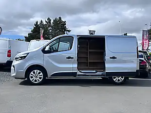 Used 2024 Nissan Primastar Tekna Grey - Interior and Exterior details 13
