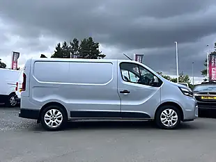 Used 2024 Nissan Primastar Tekna Grey - Interior and Exterior details 2
