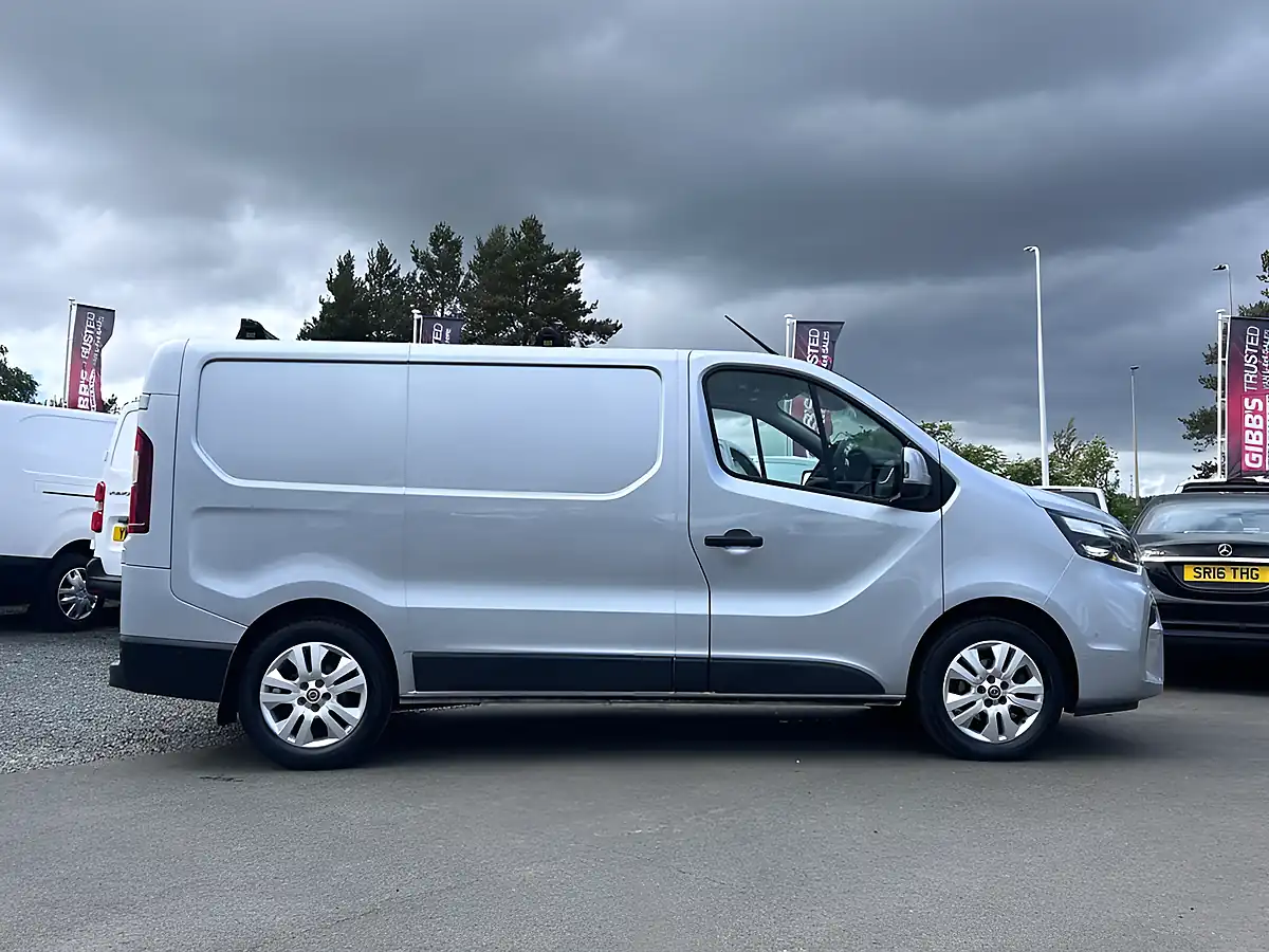 Used 2024 Nissan Primastar Tekna Grey - Interior and Exterior details 2
