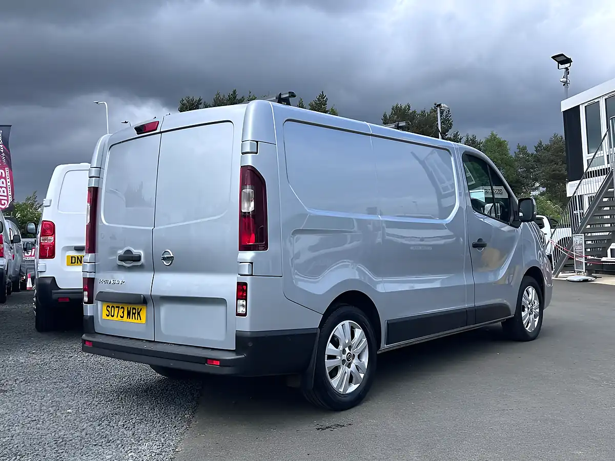 Used 2024 Nissan Primastar Tekna Grey - Interior and Exterior details 3