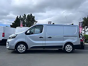 Used 2024 Nissan Primastar Tekna Grey - Interior and Exterior details 7