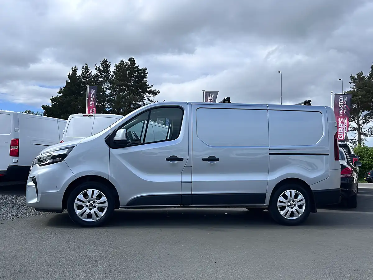 Used 2024 Nissan Primastar Tekna Grey - Interior and Exterior details 7