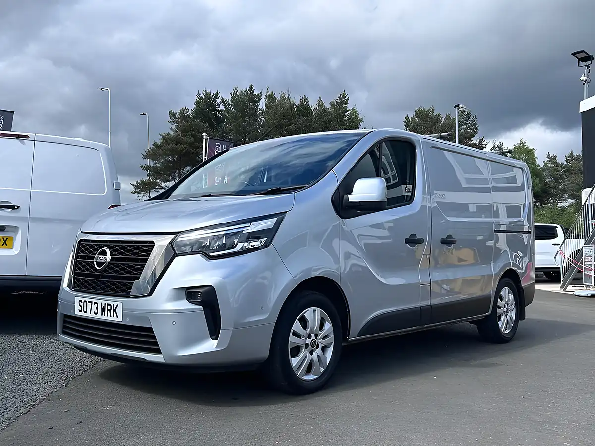 Used 2024 Nissan Primastar Tekna Grey - Interior and Exterior details 8