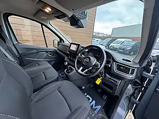 Used 2024 Nissan Primastar Tekna Grey - Interior and Exterior details 17