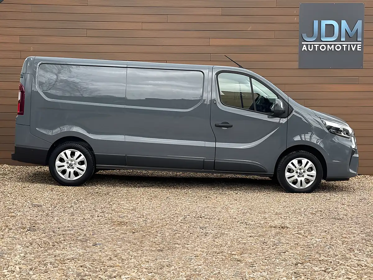 Used 2024 Nissan Primastar Tekna Grey - Interior and Exterior details 2