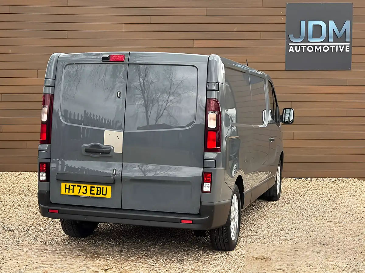 Used 2024 Nissan Primastar Tekna Grey - Interior and Exterior details 3