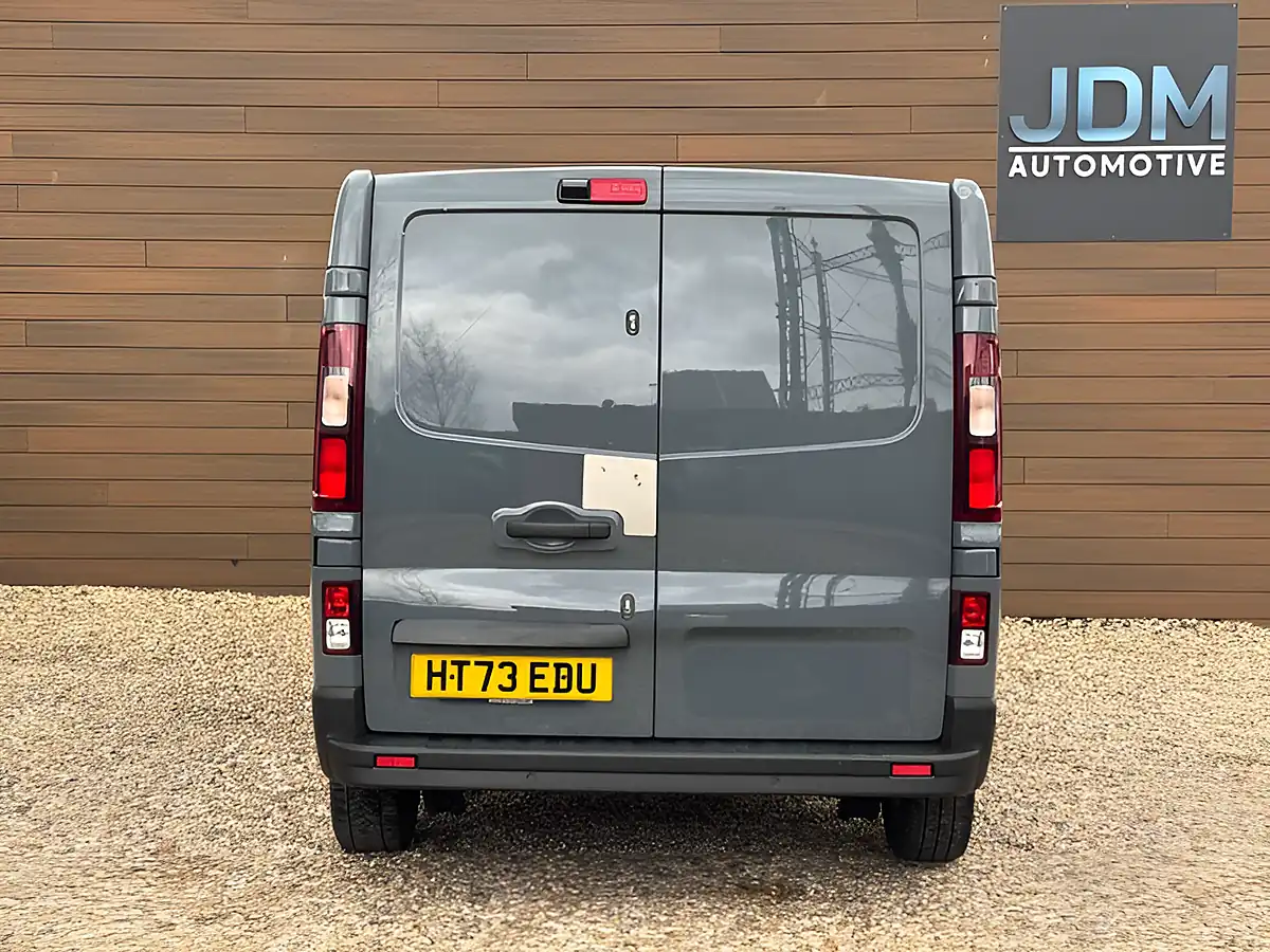 Used 2024 Nissan Primastar Tekna Grey - Interior and Exterior details 4