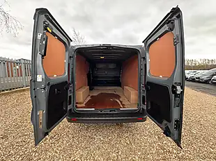 Used 2024 Nissan Primastar Tekna Grey - Interior and Exterior details 5