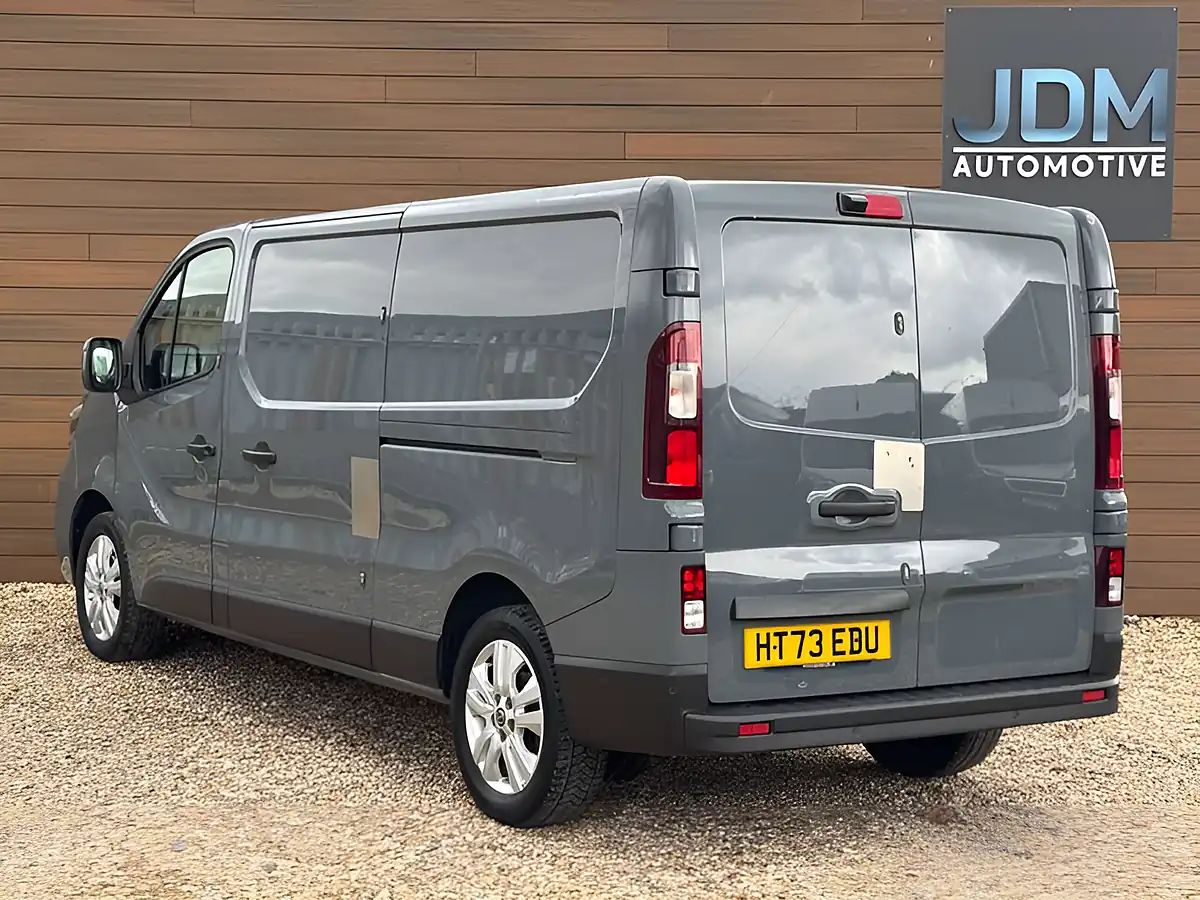 Used 2024 Nissan Primastar Tekna Grey - Interior and Exterior details 6