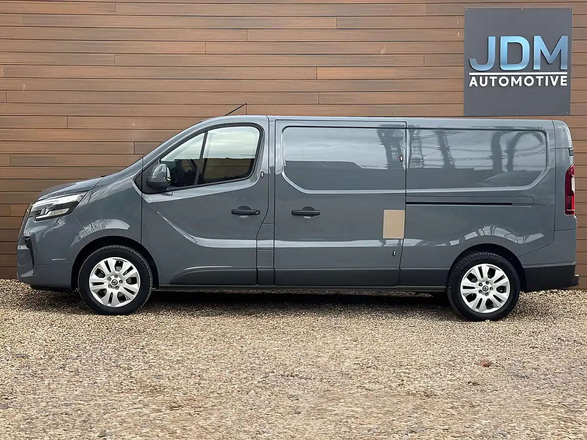 Used 2024 Nissan Primastar Tekna Grey - Interior and Exterior details 7