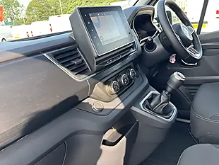Used 2024 Nissan Primastar Tekna White - Interior and Exterior details 18