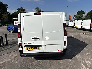 Used 2024 Nissan Primastar Tekna White - Interior and Exterior details 5