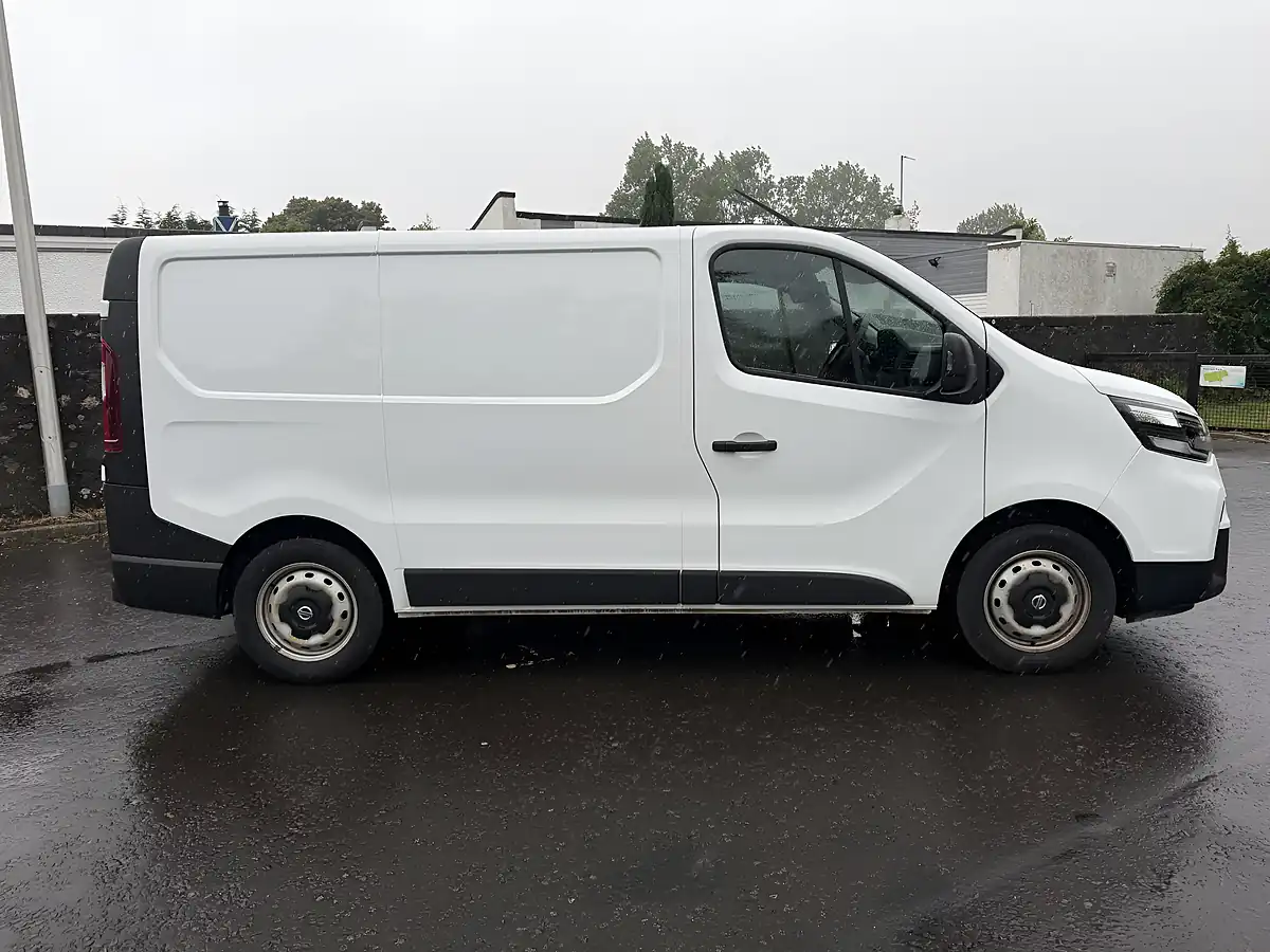 Used 2024 Nissan Primastar Visia White - Interior and Exterior details 10