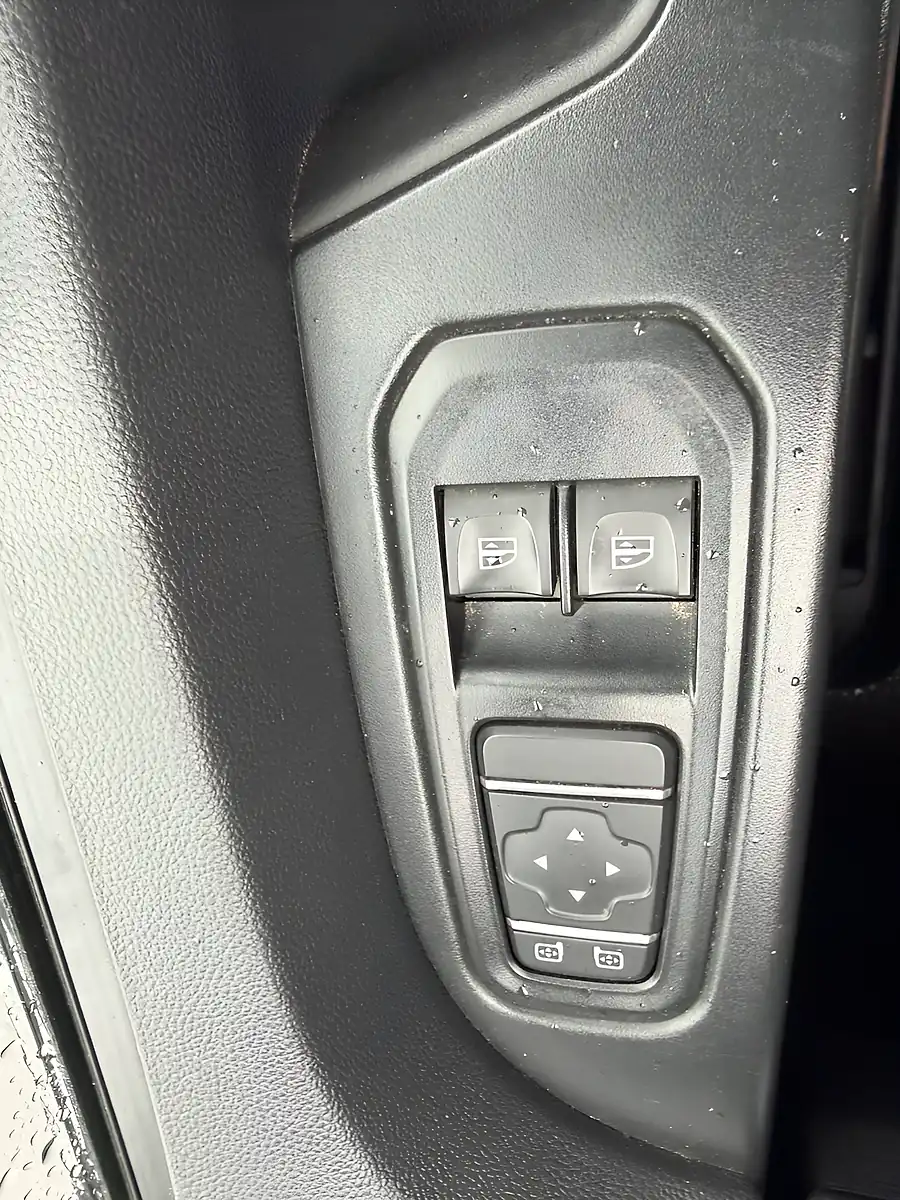 Used 2024 Nissan Primastar Visia White - Interior and Exterior details 17