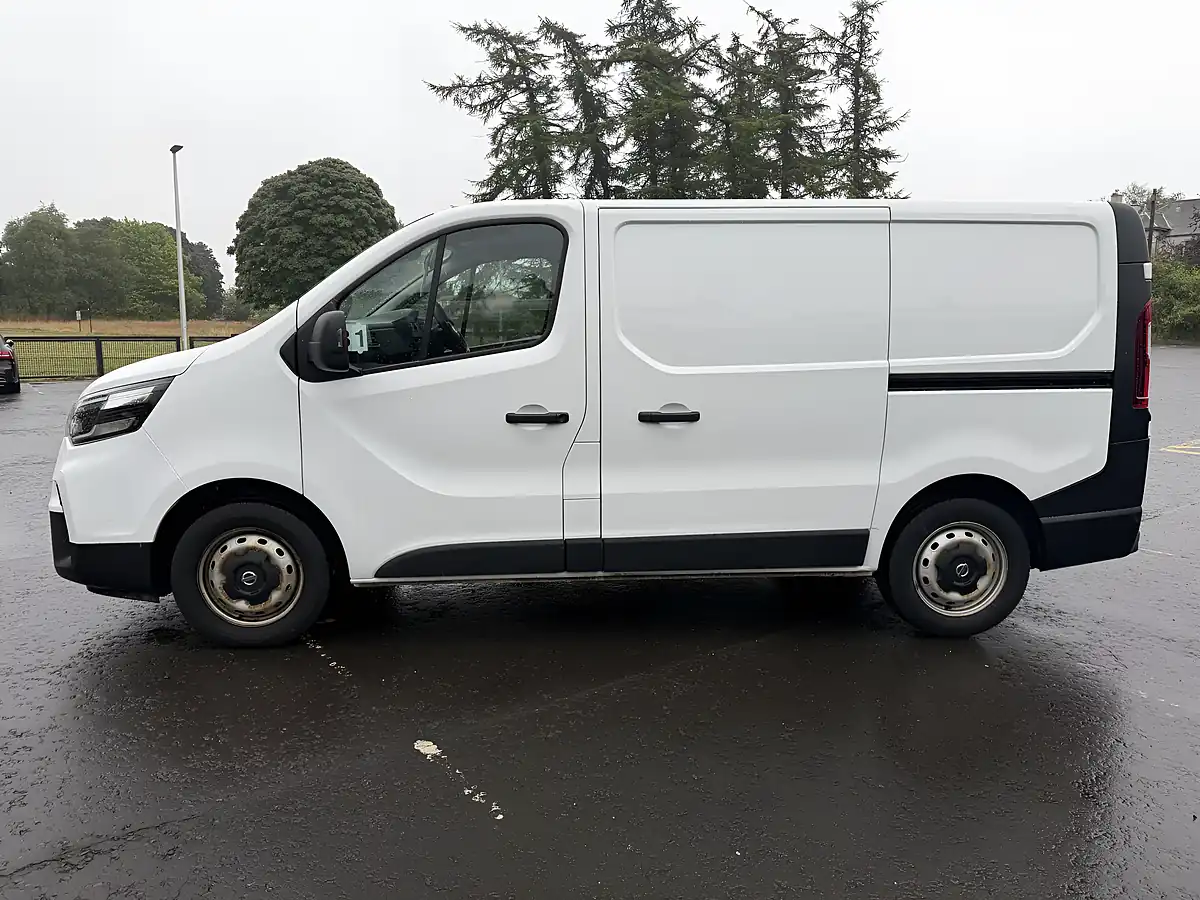 Used 2024 Nissan Primastar Visia White - Interior and Exterior details 6