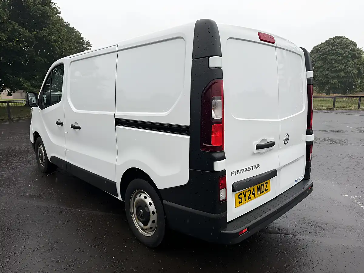 Used 2024 Nissan Primastar Visia White - Interior and Exterior details 8