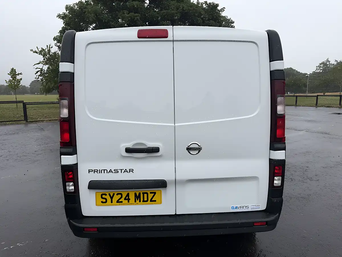 Used 2024 Nissan Primastar Visia White - Interior and Exterior details 9