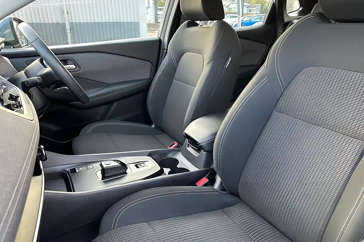 Used 2024 Nissan Qashqai Acenta Premium Ceramic Grey - Interior and Exterior details 11