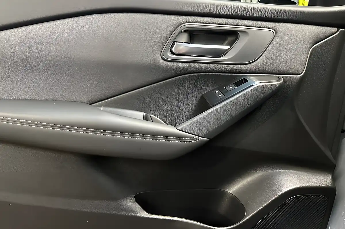 Used 2024 Nissan Qashqai Acenta Premium Ceramic Grey - Interior and Exterior details 13