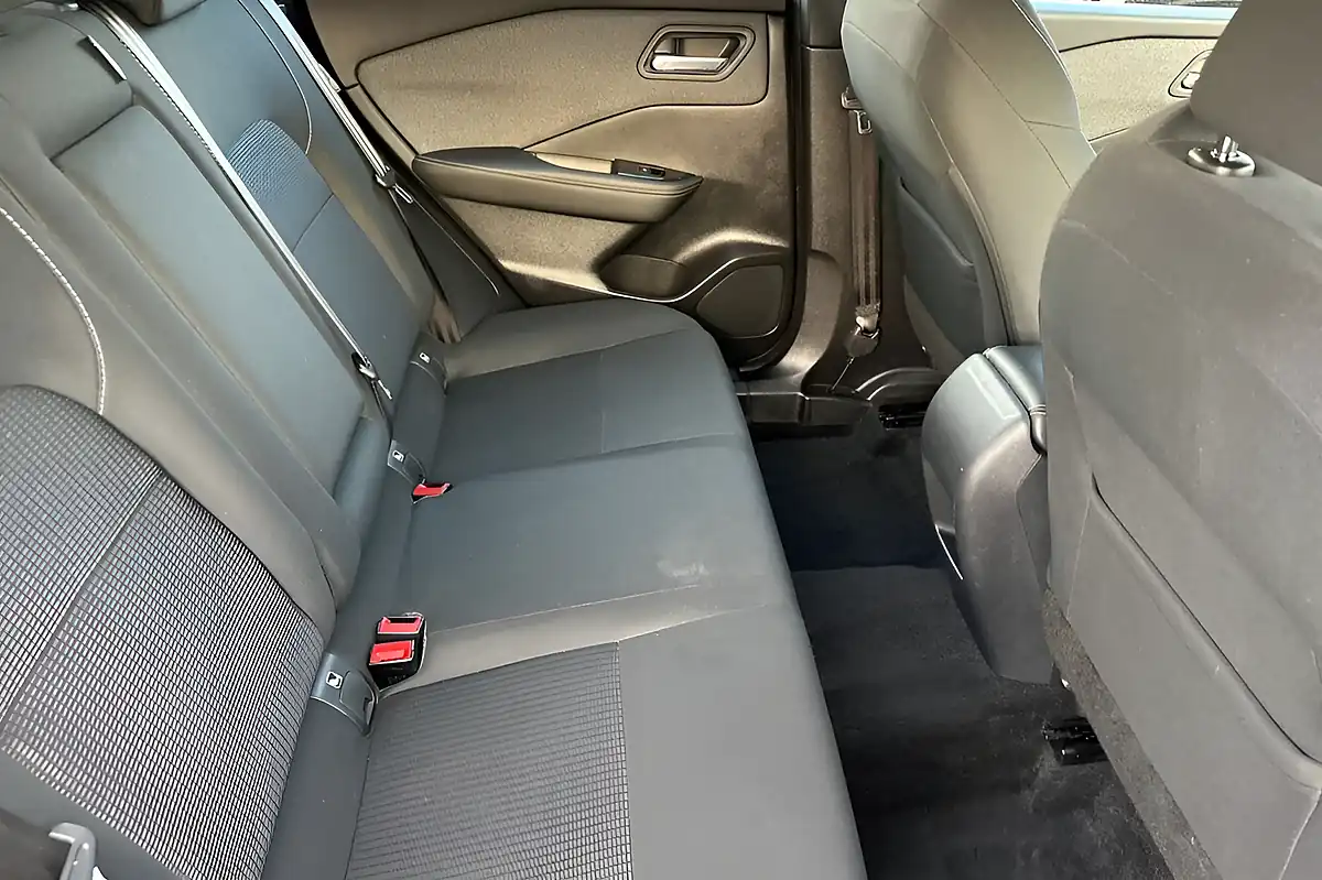 Used 2024 Nissan Qashqai Acenta Premium Ceramic Grey - Interior and Exterior details 16