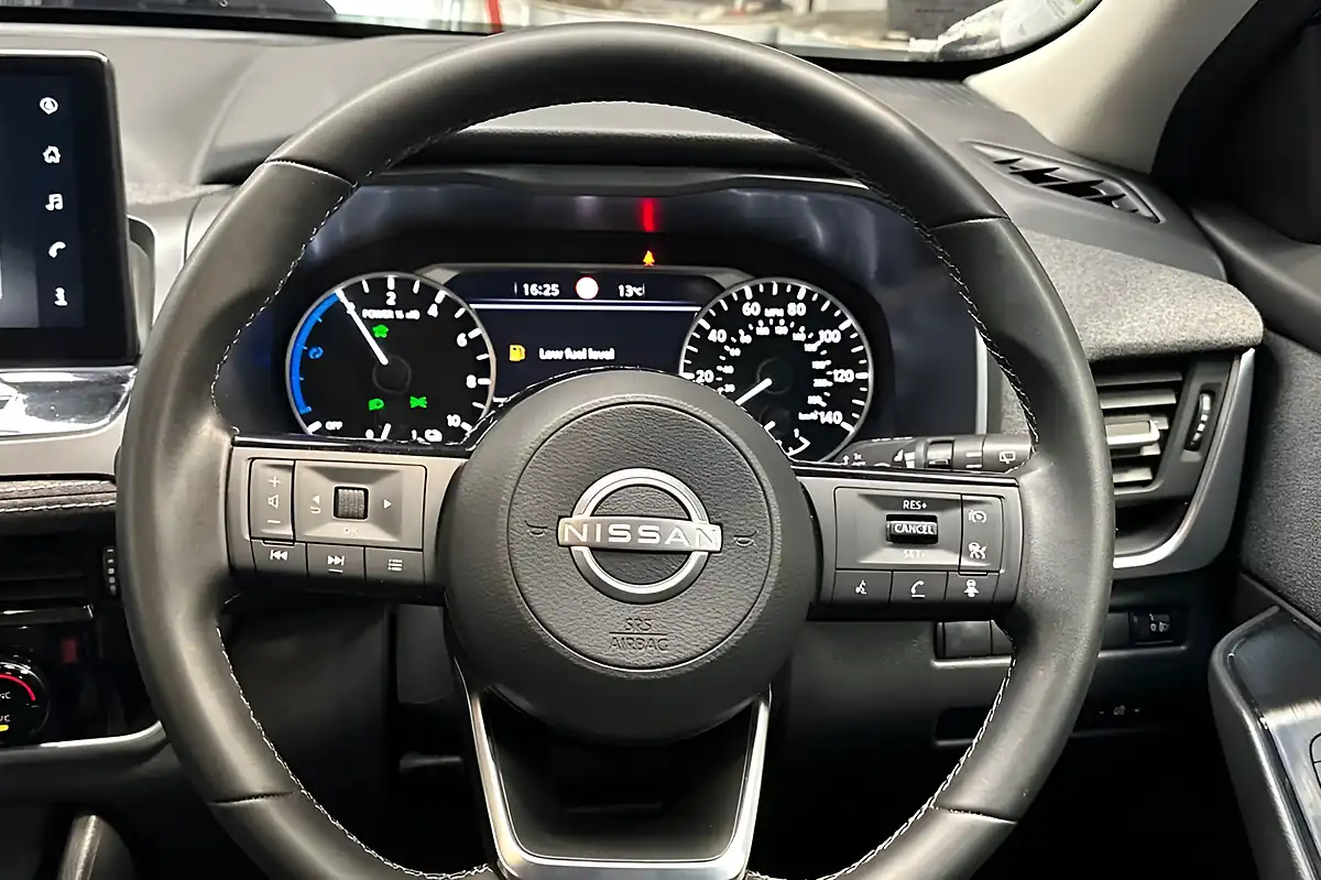 Used 2024 Nissan Qashqai Acenta Premium Magnetic Blue - Interior and Exterior details 10