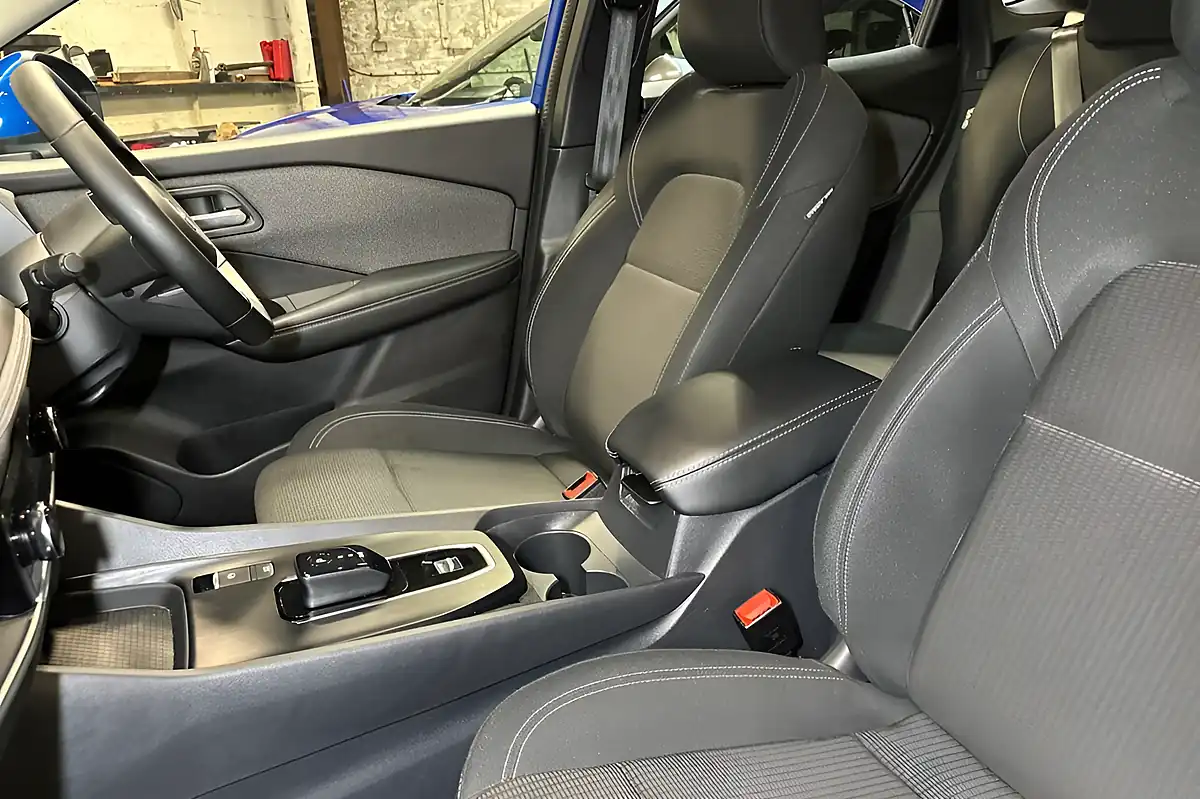 Used 2024 Nissan Qashqai Acenta Premium Magnetic Blue - Interior and Exterior details 11