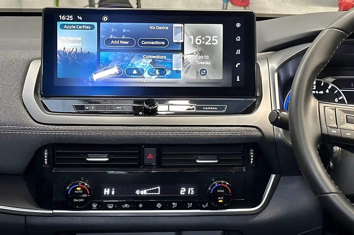 Used 2024 Nissan Qashqai Acenta Premium Magnetic Blue - Interior and Exterior details 12
