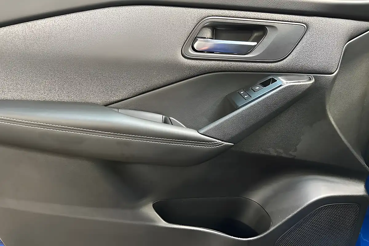 Used 2024 Nissan Qashqai Acenta Premium Magnetic Blue - Interior and Exterior details 13