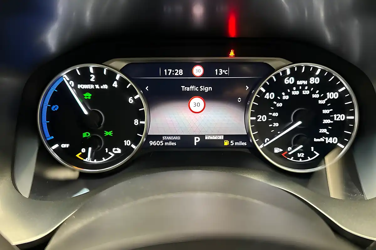 Used 2024 Nissan Qashqai Acenta Premium Magnetic Blue - Interior and Exterior details 18