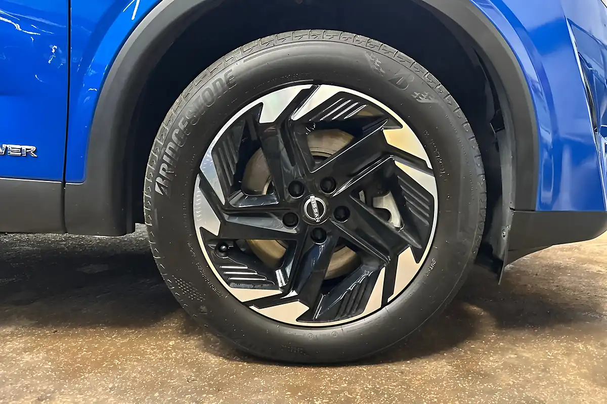 Used 2024 Nissan Qashqai Acenta Premium Magnetic Blue - Interior and Exterior details 9