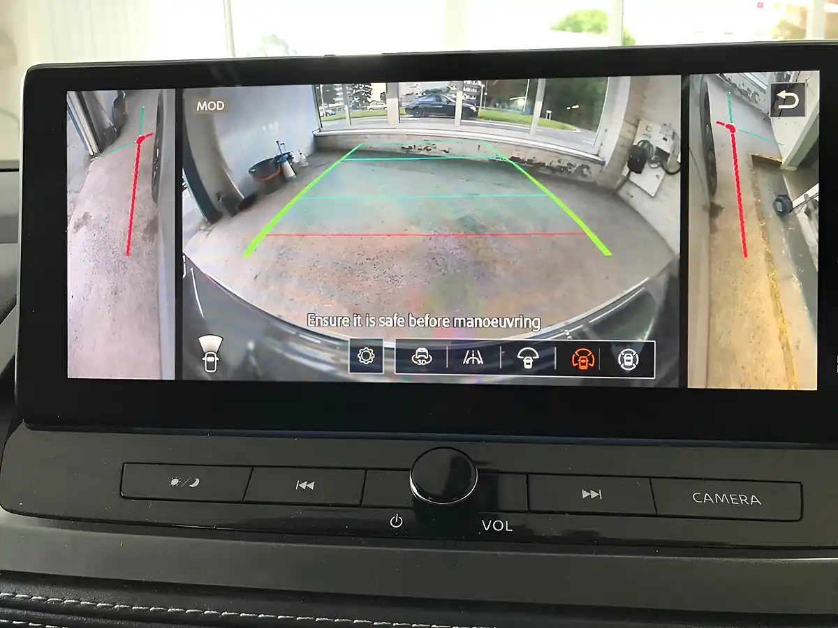 Used 2024 Nissan Qashqai N-Connecta Blade Silver - Interior and Exterior details 12