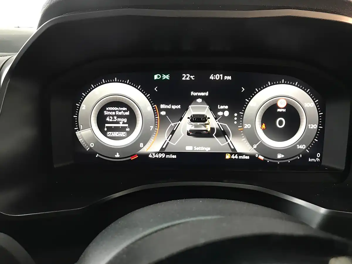 Used 2024 Nissan Qashqai N-Connecta Blade Silver - Interior and Exterior details 13