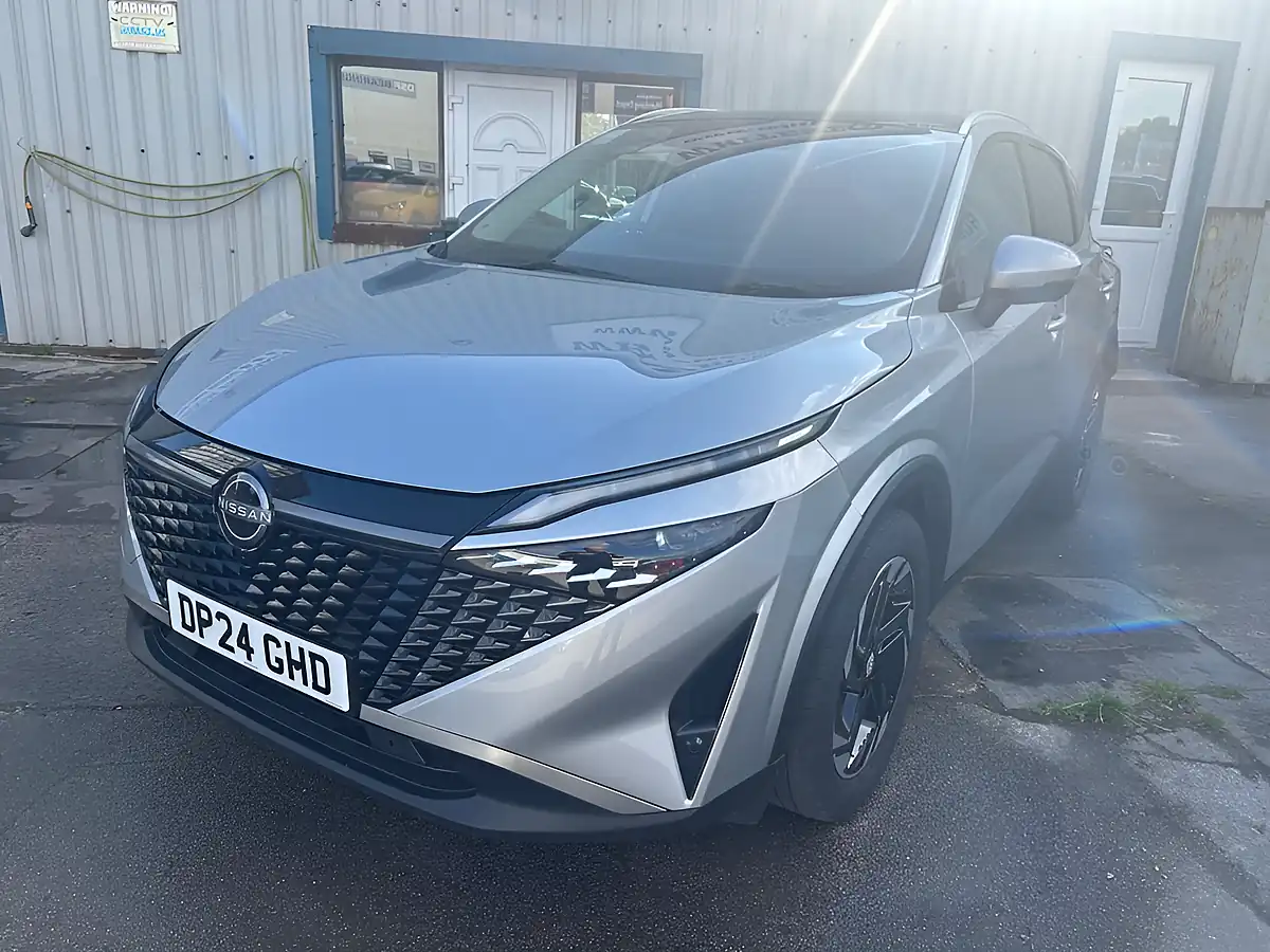 Used 2024 Nissan Qashqai N-Connecta Blade Silver - Interior and Exterior details 16