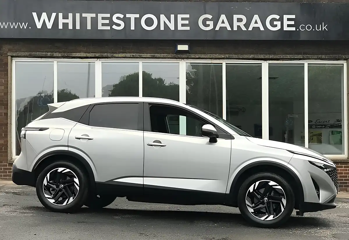 Used 2024 Nissan Qashqai N-Connecta Blade Silver - Interior and Exterior details 4
