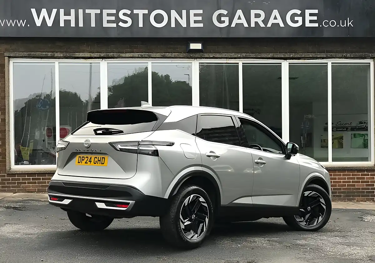 Used 2024 Nissan Qashqai N-Connecta Blade Silver - Interior and Exterior details 6