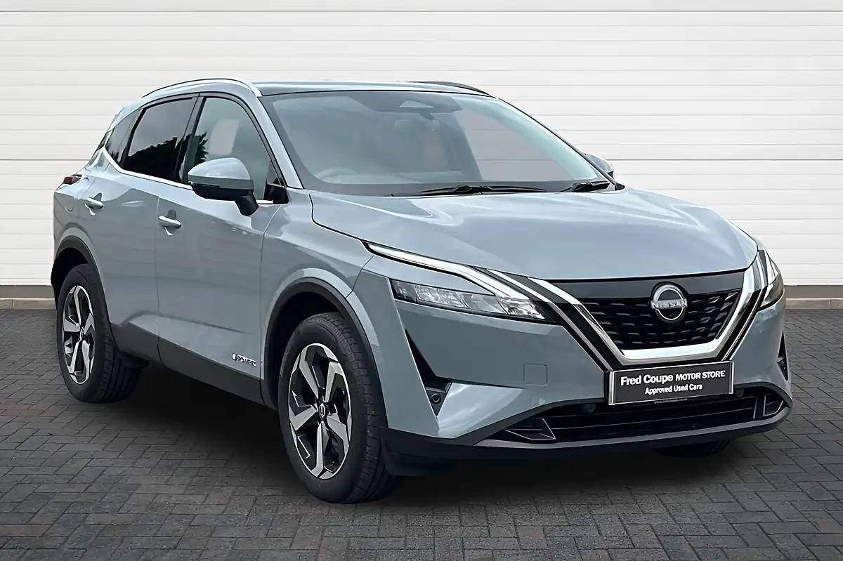 Used 2024 Nissan Qashqai N-Connecta Grey - Front View