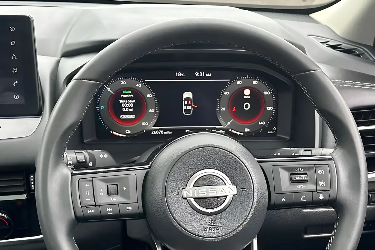 Used 2024 Nissan Qashqai N-Connecta Grey - Interior and Exterior details 13