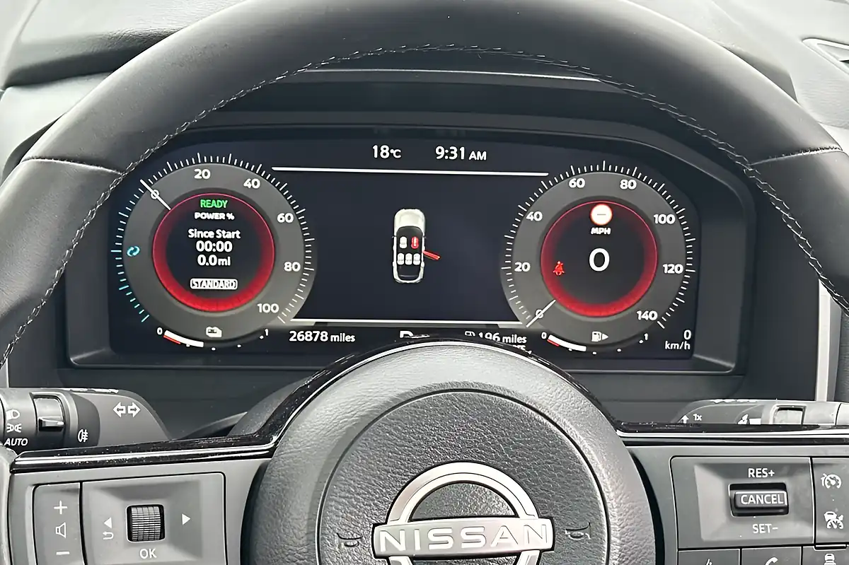 Used 2024 Nissan Qashqai N-Connecta Grey - Interior and Exterior details 14