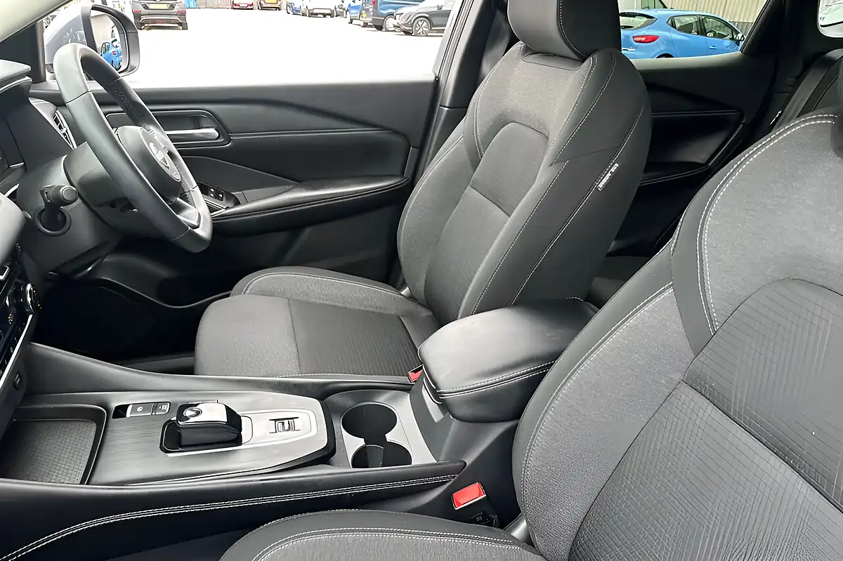 Used 2024 Nissan Qashqai N-Connecta Grey - Interior and Exterior details 16