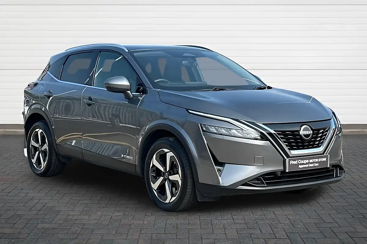 Used 2024 Nissan Qashqai N-Connecta Grey - Front View