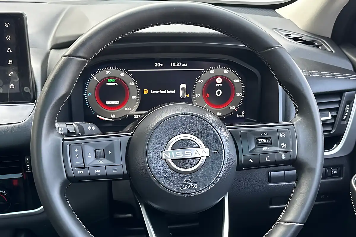 Used 2024 Nissan Qashqai N-Connecta Grey - Interior and Exterior details 10